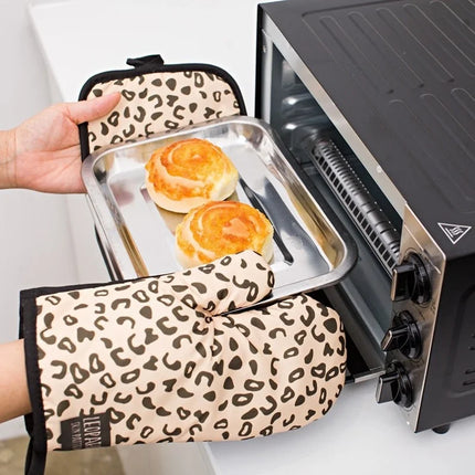 2Pcs/Set Kitchen Gloves Insulated Leopard Print Pad Microwave Gloves Oven Barbecue Rack Potholders Oven Mitts Potholder Pad