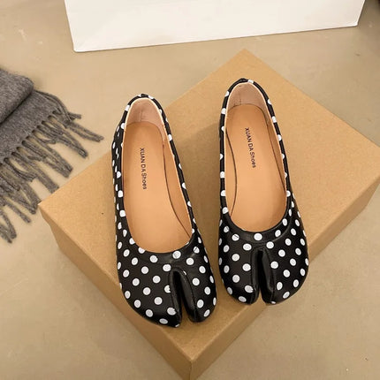 Spring Autumn Women Tabi Toe Ballet Flats Shoes Split Toe Design Slip on Non-Slip Soft Sole Casual Daily Walking Shoes