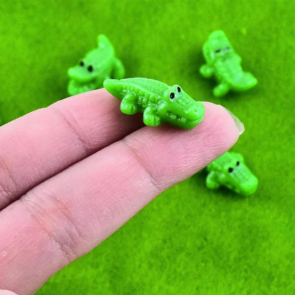 10-100pcs Mini Green Crocodile Miniatures 2 Styles Tiny Resin Animals for Fairy Garden Landscape Home DIY Craft Decorations