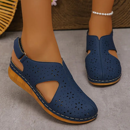 2026 new women's wedge sandals Fashion recessed design, retro-style beach shoes Casual sandals, large-sized summer women's shoes