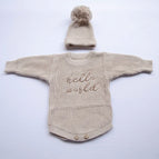 beige hat and cloth / 0-3 month