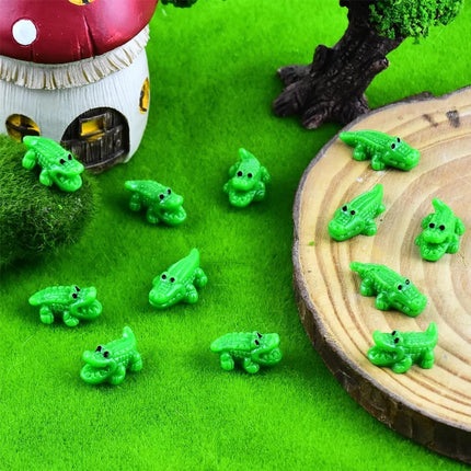 10-100pcs Mini Green Crocodile Miniatures 2 Styles Tiny Resin Animals for Fairy Garden Landscape Home DIY Craft Decorations